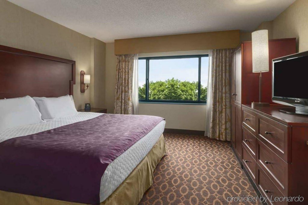 Фото Embassy Suites Hotel Charlotte