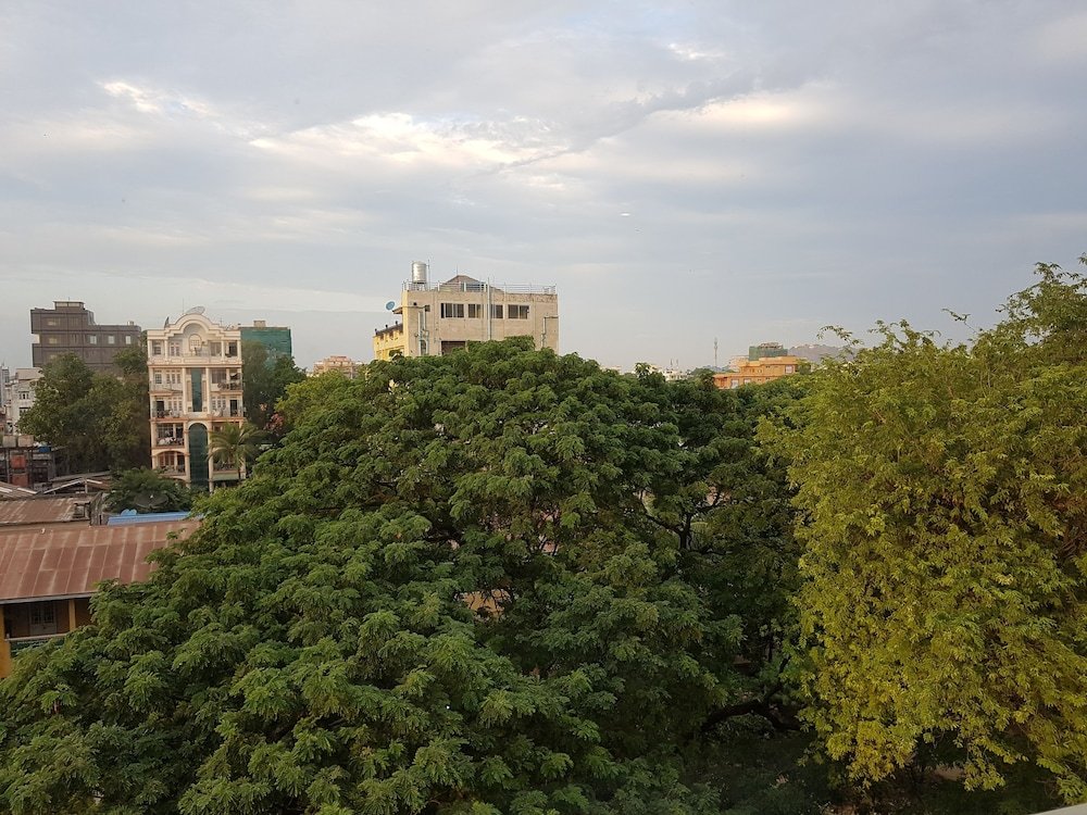 Фото Golden City Light Hotel