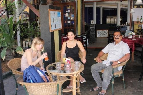 Фото Sana's Beach Guesthouse and Restaurant