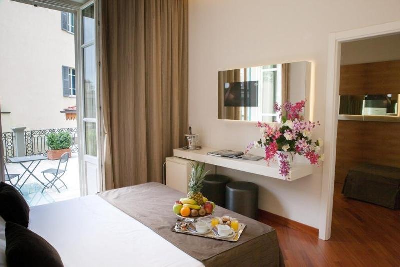 Фото Hotel Embassy