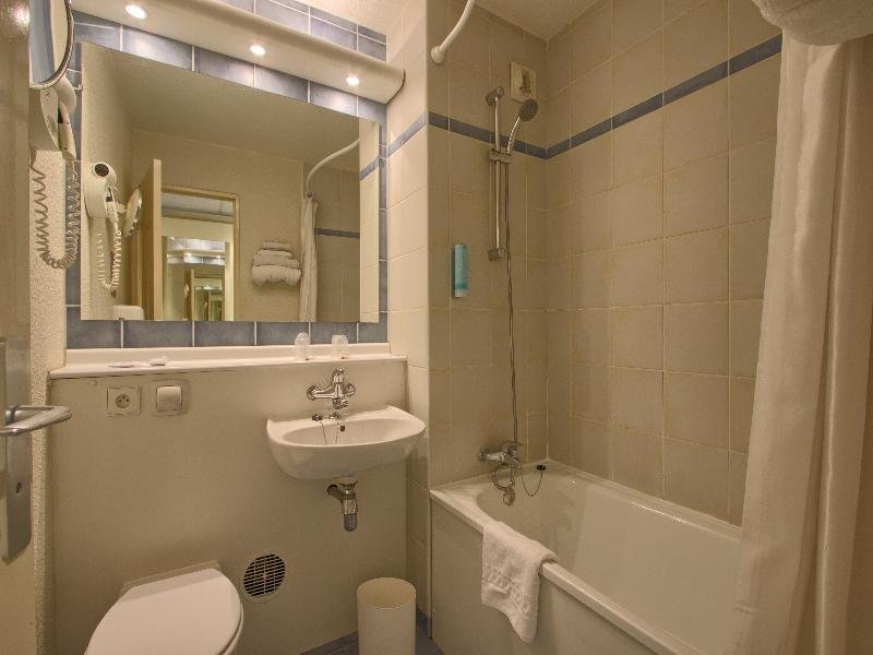 Фото B&b Hotel Paris 17 Batignolles