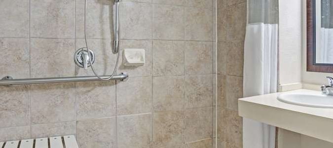 Фото Travelodge by Wyndham Iowa City