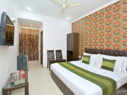 Гостиница Oyo 14494 Hotel Ramneek в Амритсаре