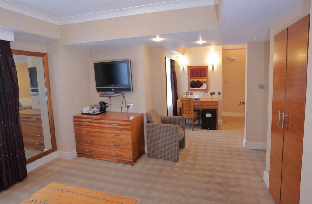 Фото  Dean Court