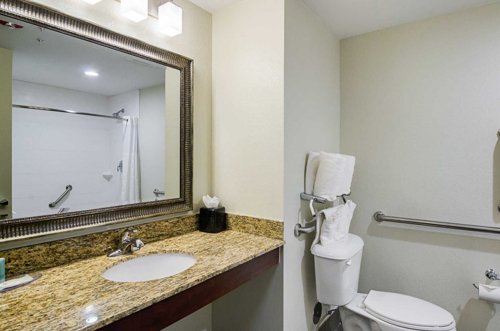 Фото MainStay Suites Near Denver Downtown
