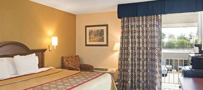 Фото Days Inn by Wyndham Charlotte/Woodlawn Near Carowinds