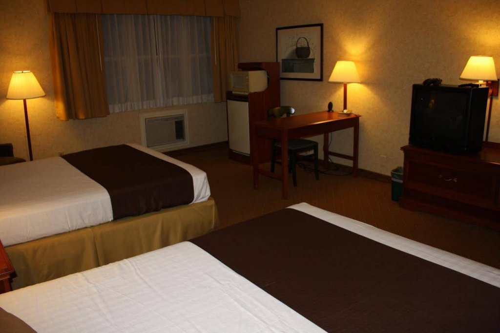 Фото Holiday Inn Express & Suites Camarillo, an Ihg Hotel