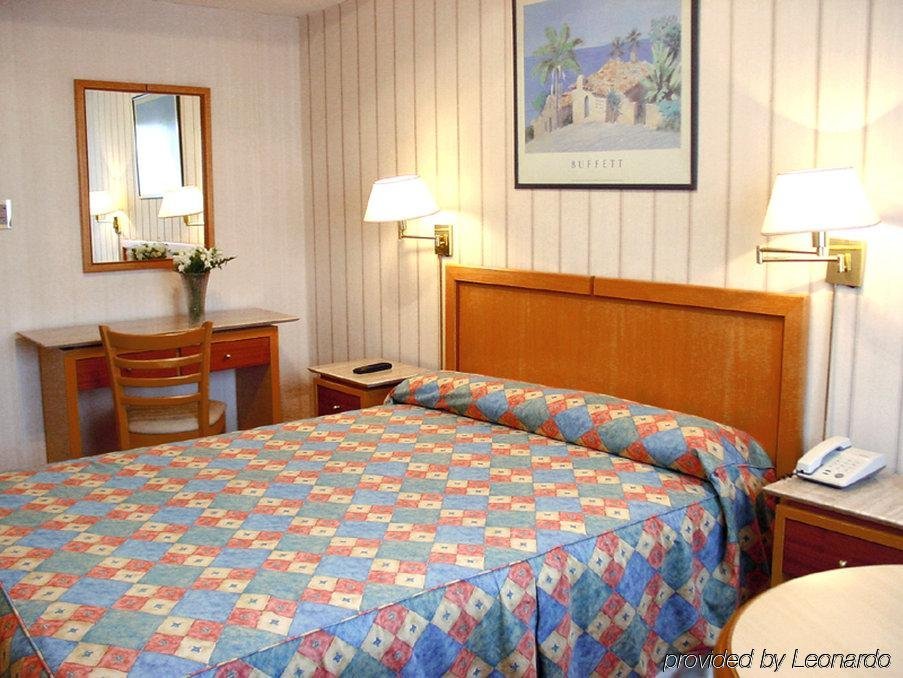 Фото Embajador Hotel