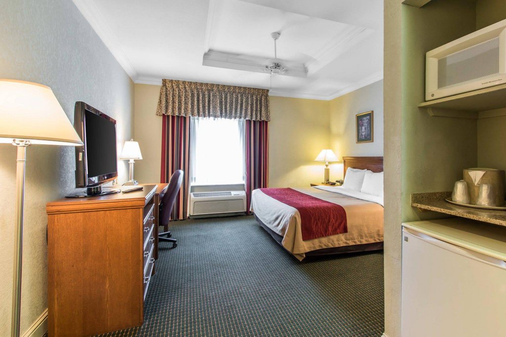 Фото Comfort Inn at Northwest Expressway