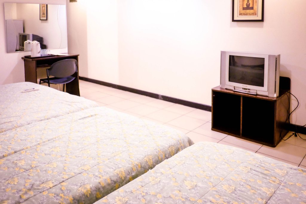 Фото Crowne Garden Hotel