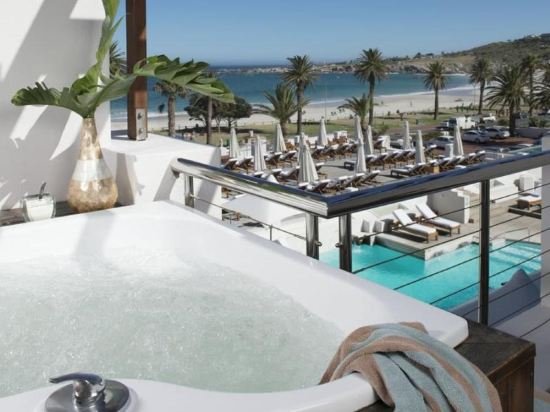 Фото The Bay Hotel