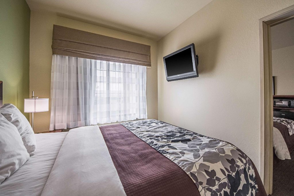 Фото SureStay Plus Hotel by Best Western San Antonio SeaWorld