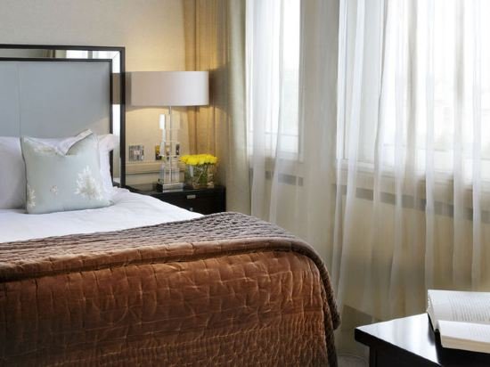 Фото The Bristol Hotel