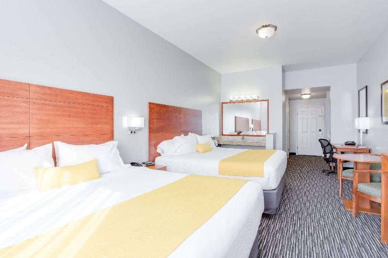 Фото Ramada by Wyndham Marina