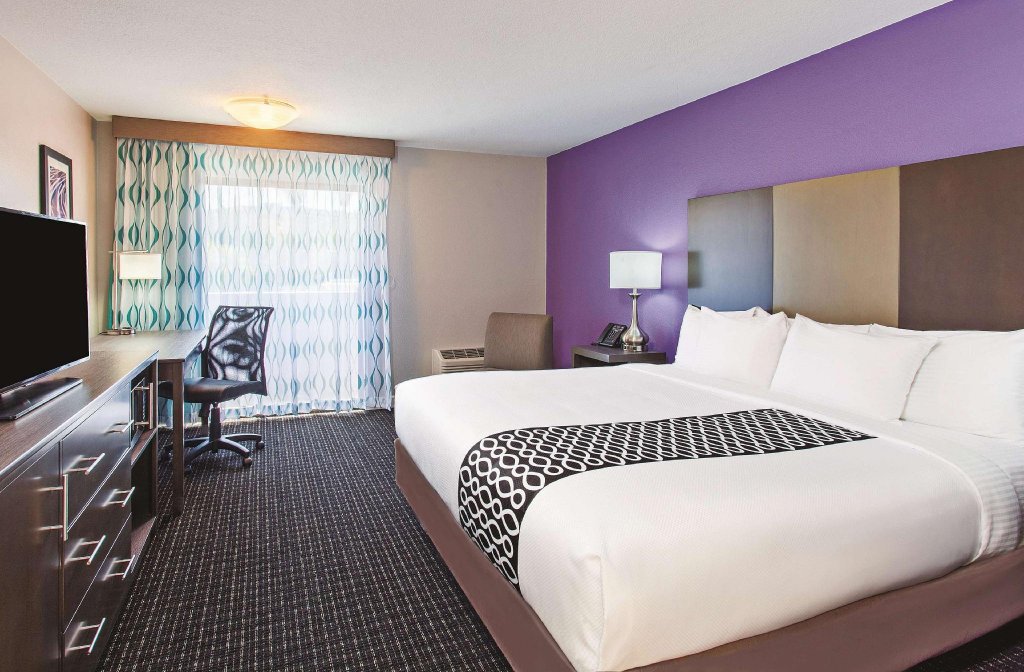 Фото La Quinta Inn & Suites by Wyndham Pomona