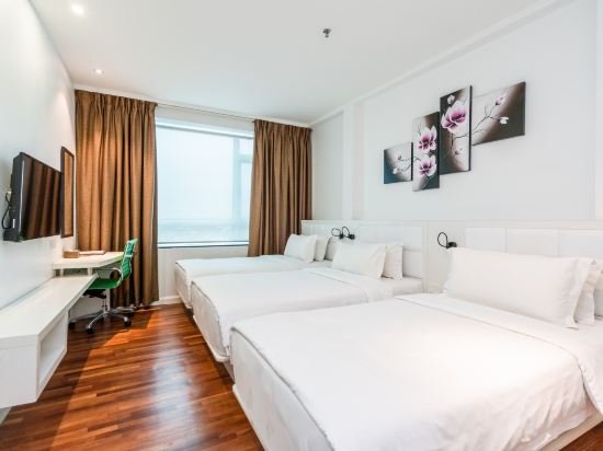 Фото Pine Garden Hotel