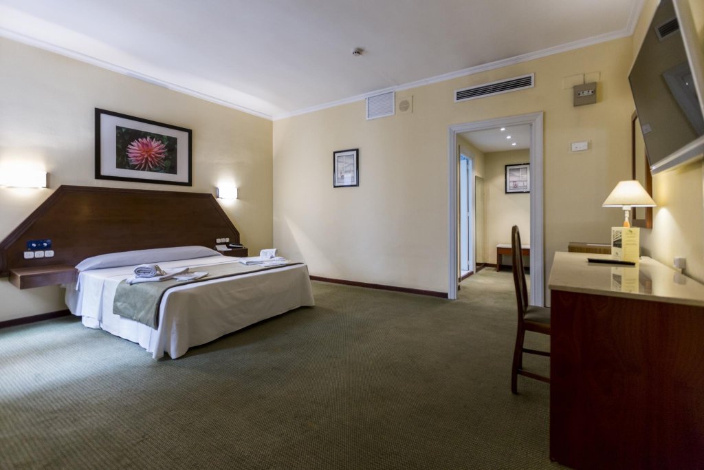 Фото Hotel Macia Sevilla Kubb