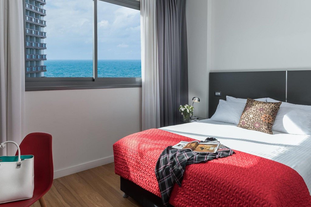 Фото Brown Seaside