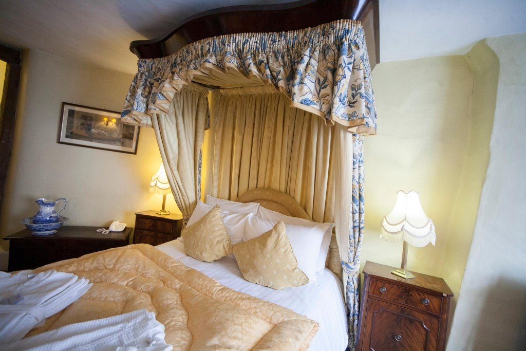 Фото Lion and Pheasant Hotel