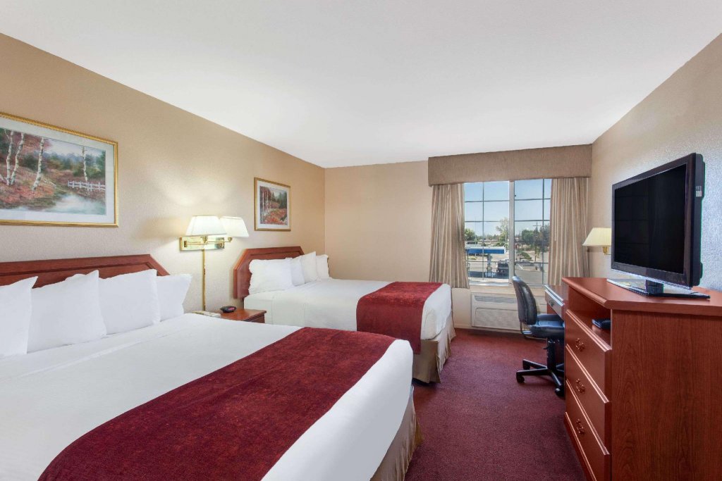 Фото Best Western Plus Reading Inn & Suites