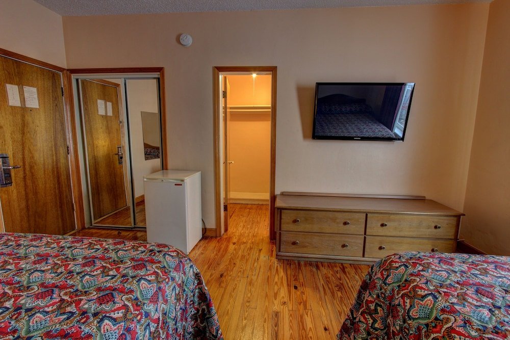 Фото Collins Avenue Hostel