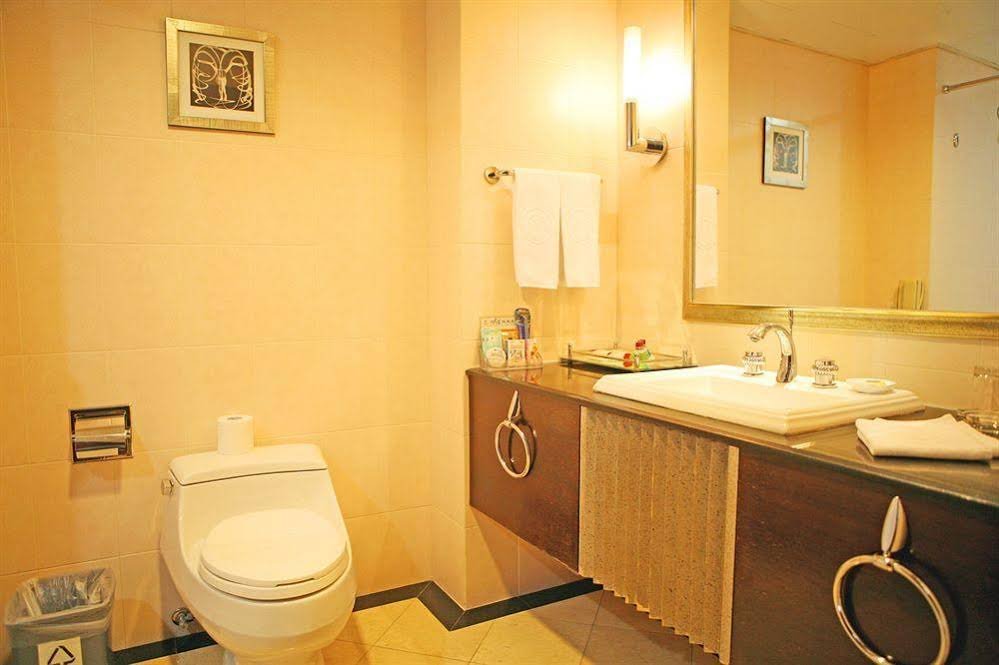 Фото Guangzhou Hotel