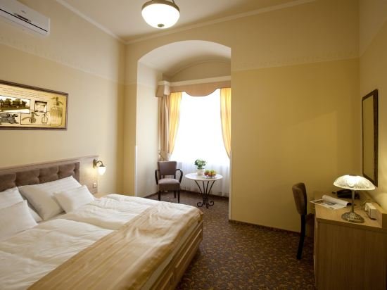 Фото Barokk Hotel Promenád Gyor