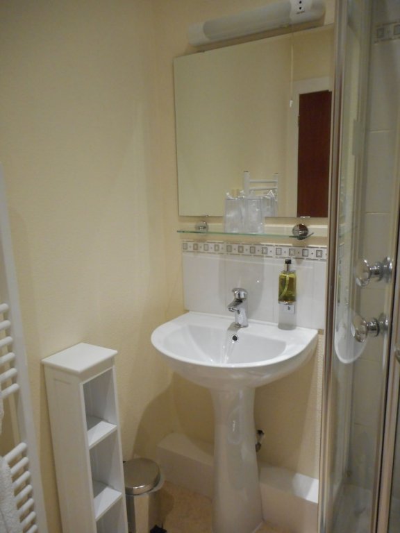 Фото Robertson Arms Hotel