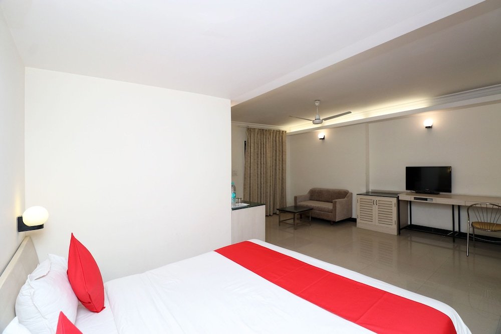 Фото Capital O 1796 Grand Hotel