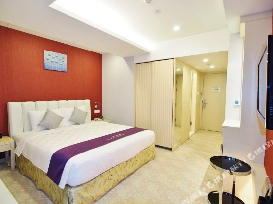 Фото The Bauhinia Hotel - Central