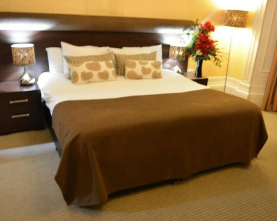 Фото Number 10 Hotel