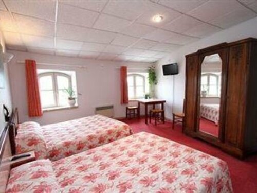 Гостиница Le Prieuré в Ньоне