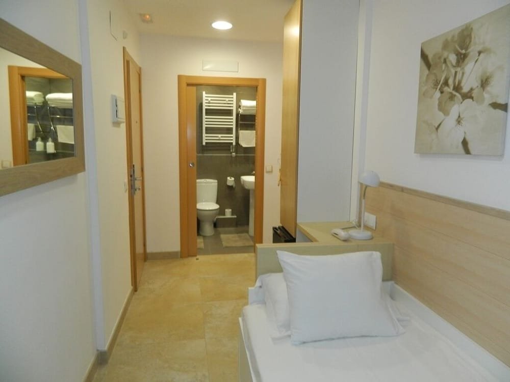 Фото Hostal House