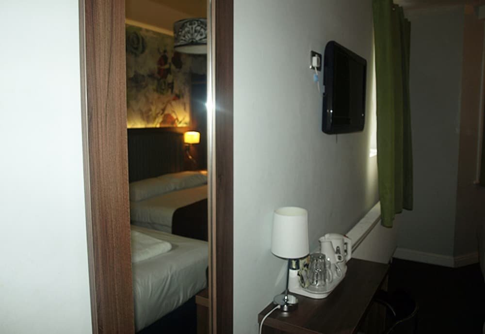 Фото Chelsea House Hotel