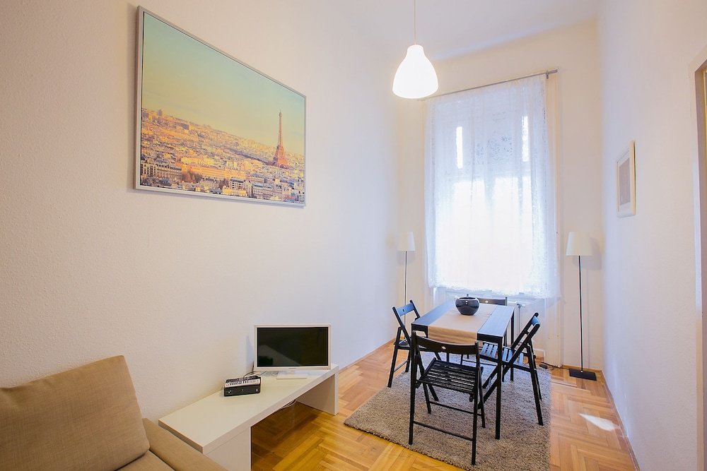 Фото Friends Hostel and Apartments Budapest