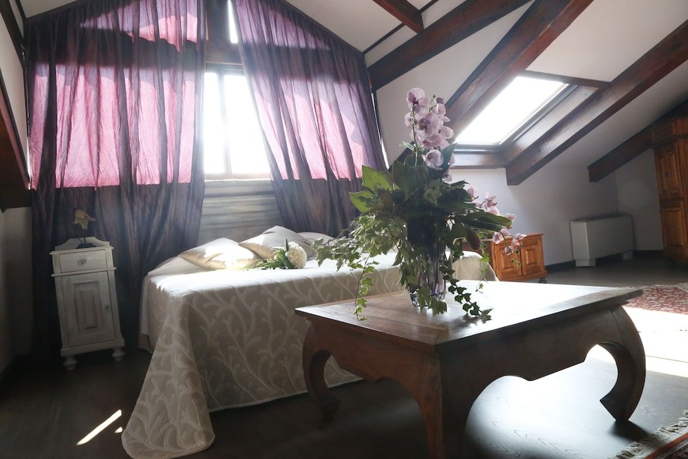 Фото Hotel Damian