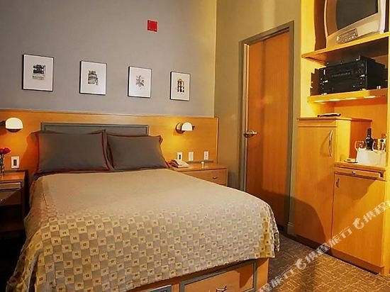 Фото Charlesmark Hotel