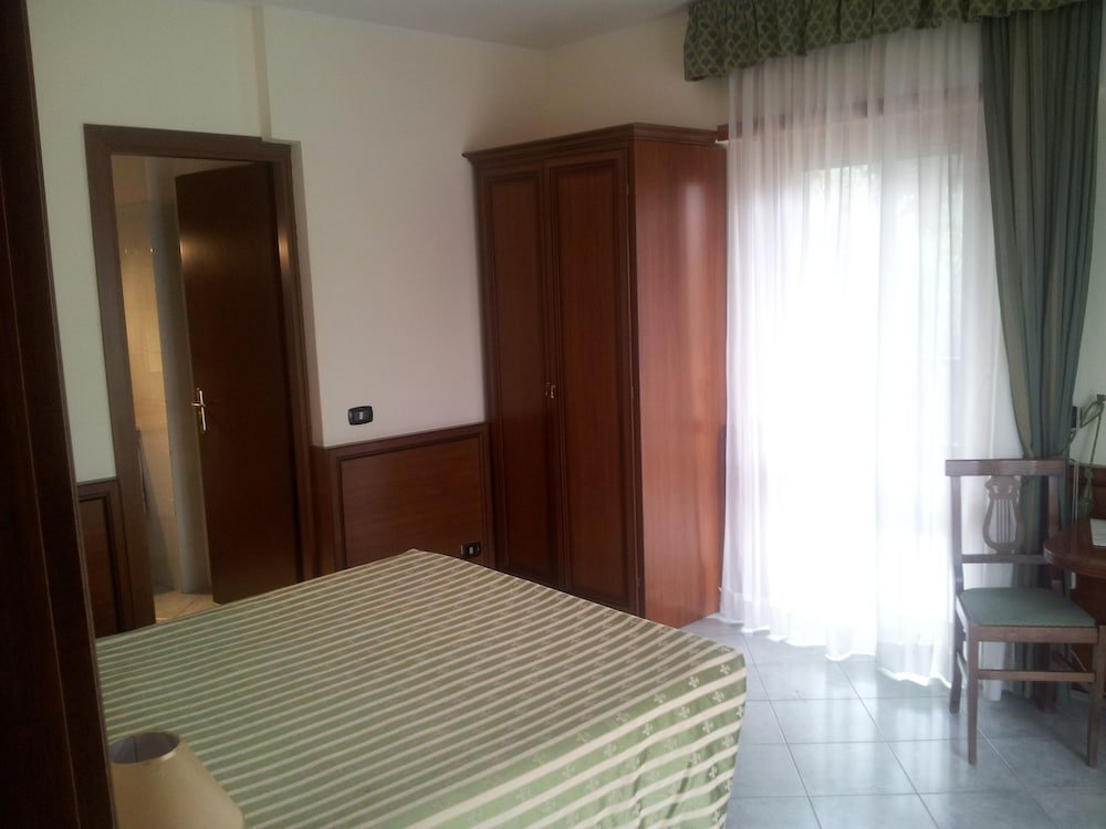 Фото Hotel Octavia