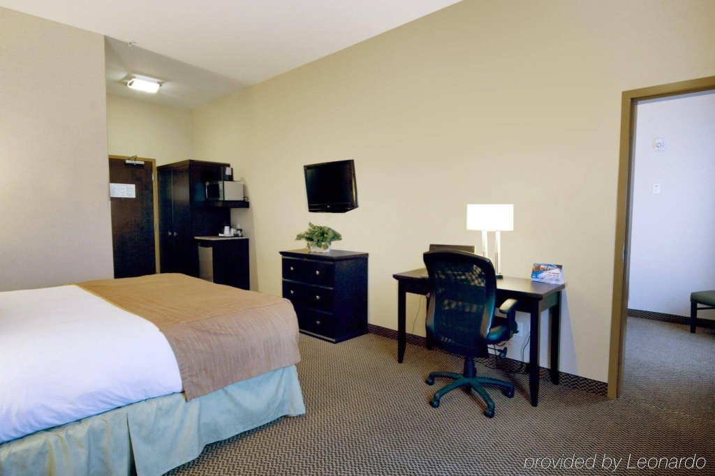 Фото Best Western Wainwright Inn & Suites