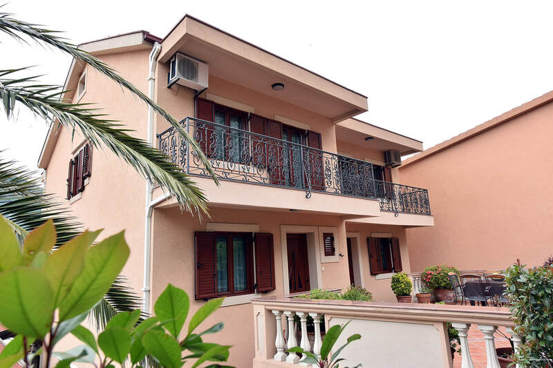 Фото Apartments Dobrotski Dvori