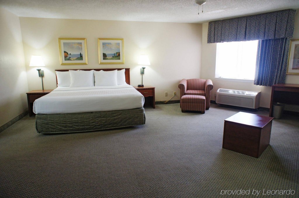 Фото La Quinta Inn & Suites by Wyndham Miami Airport East