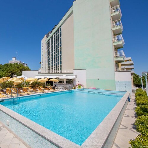 Внешний вид отеля Hotel Nember в Езоле, фото 1