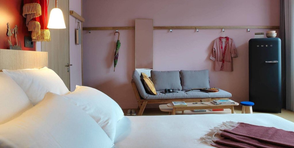 Фото Mob Paris Les Pouches