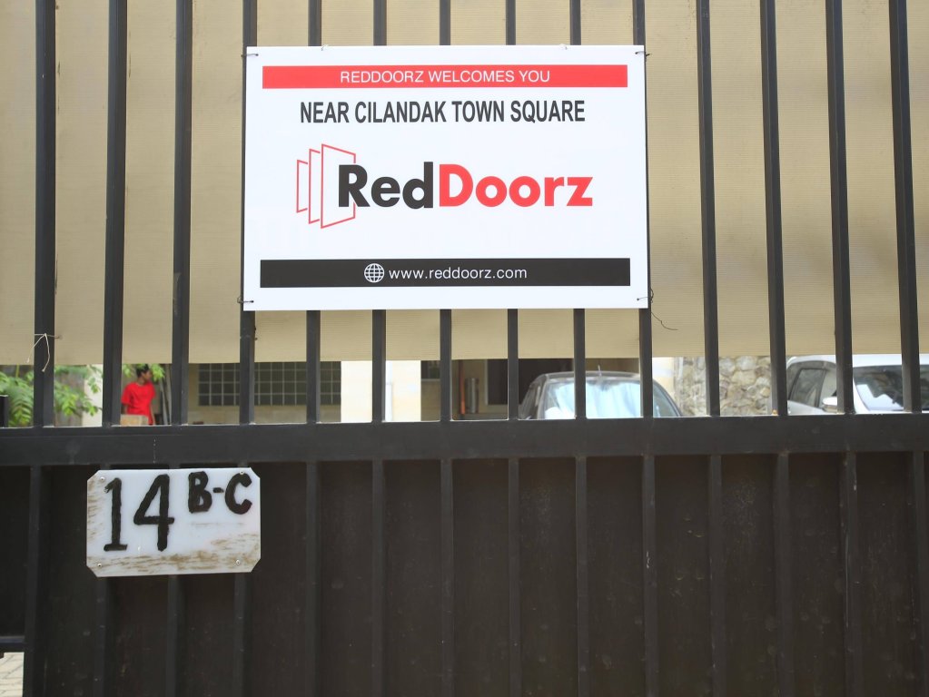 Фото RedDoorz near Cilandak Town Square