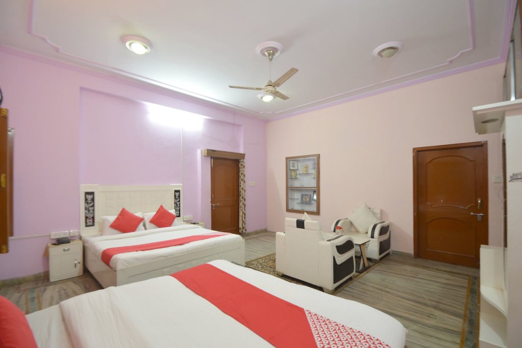 Фото Oyo 18515 Hotel Jal Mahal Jhalak Palace
