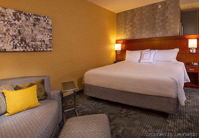 Фото Courtyard by Marriott Kansas City Overland Park/Metcalf