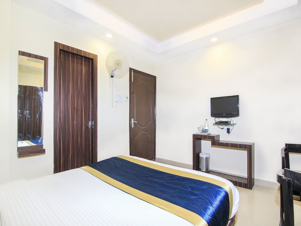 Фото Oyo 16897 Hotel Shubham Continental