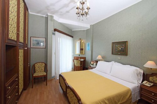 Гостиница Bellevue et Mediterranée в Диано-Марине