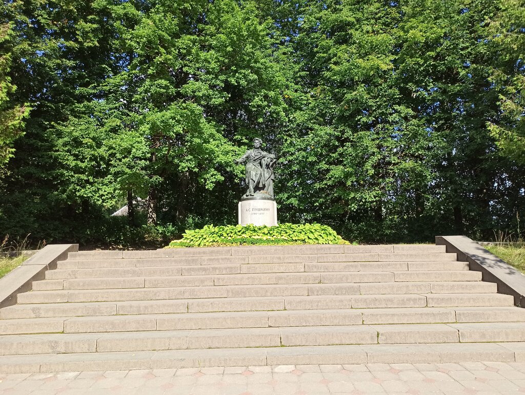 Пушкинские горы памятник пушкину