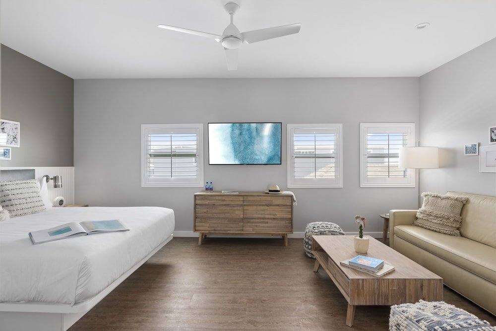 Фото Sea Sprite Oceanfront Hotel